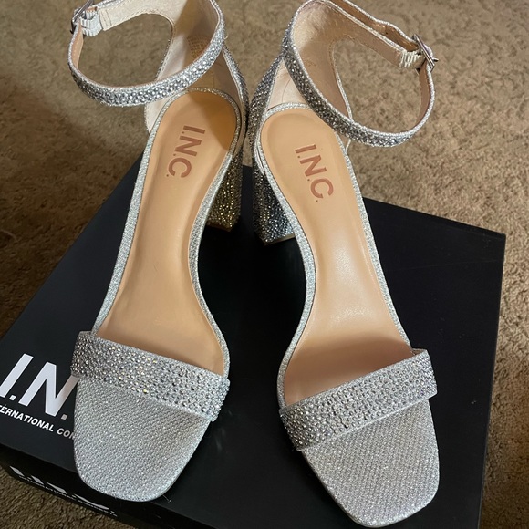 👠 I.N.C silver sparkling heel - Picture 2 of 6